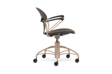 Chela American-made steel chair