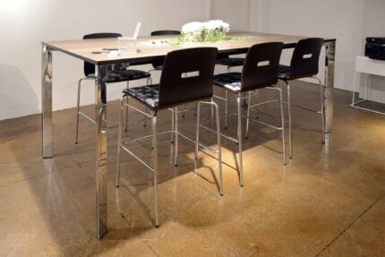 eliga table, sate stacking chair