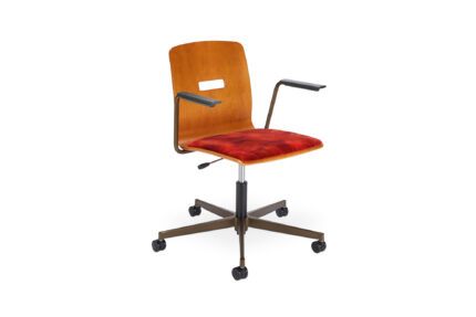 sate stacking chair