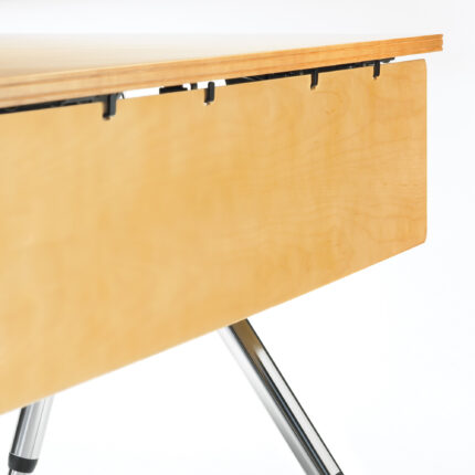 TIM flip-top training table