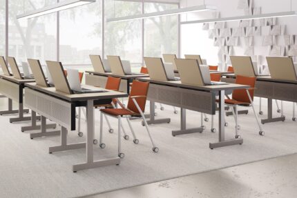 uno2 table with laptop locker, quanta task chair