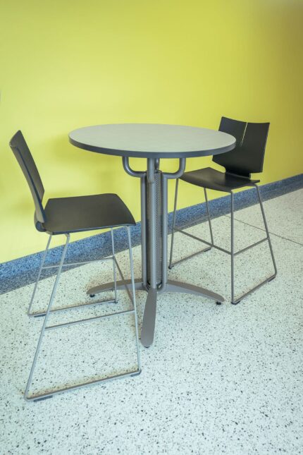 vela wire mesh table, quanta max chair