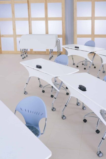 TIM flip-top training table, chela steel chair