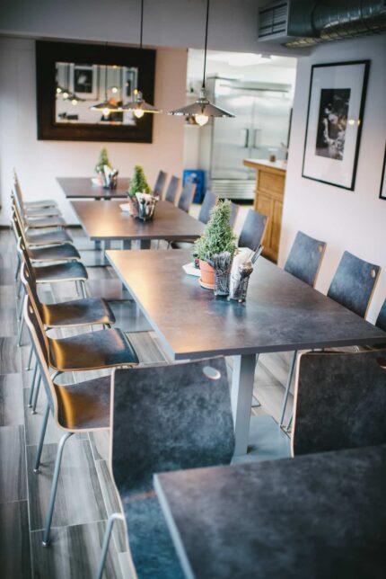 deci table, zuri seating