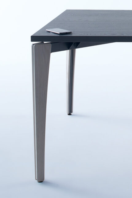 arvo table, v charge wireless power