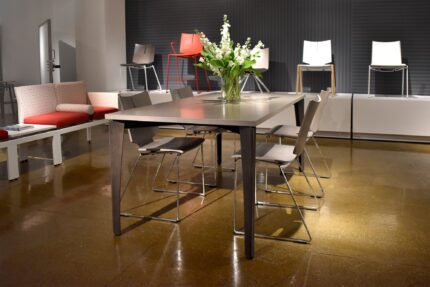 arvo table, quanta max chair