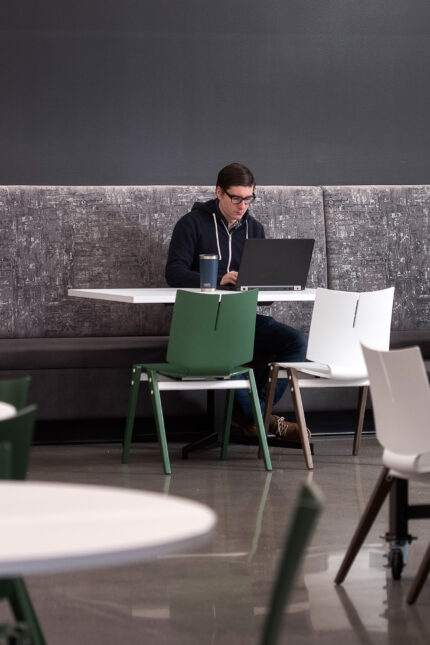 eliga table, quanta max chair