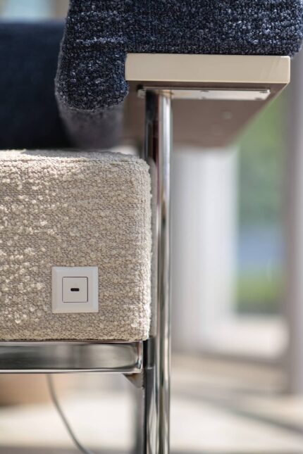 catwalk flexible seating system, salt single usb power