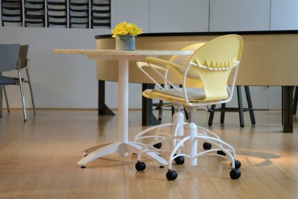 vela wire mesh table, chela steel chair