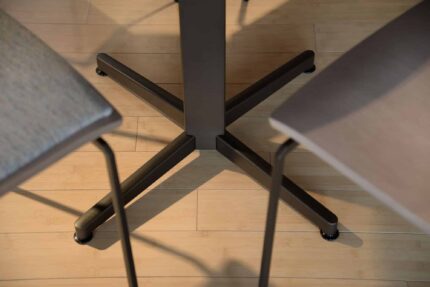 eliga commercial table